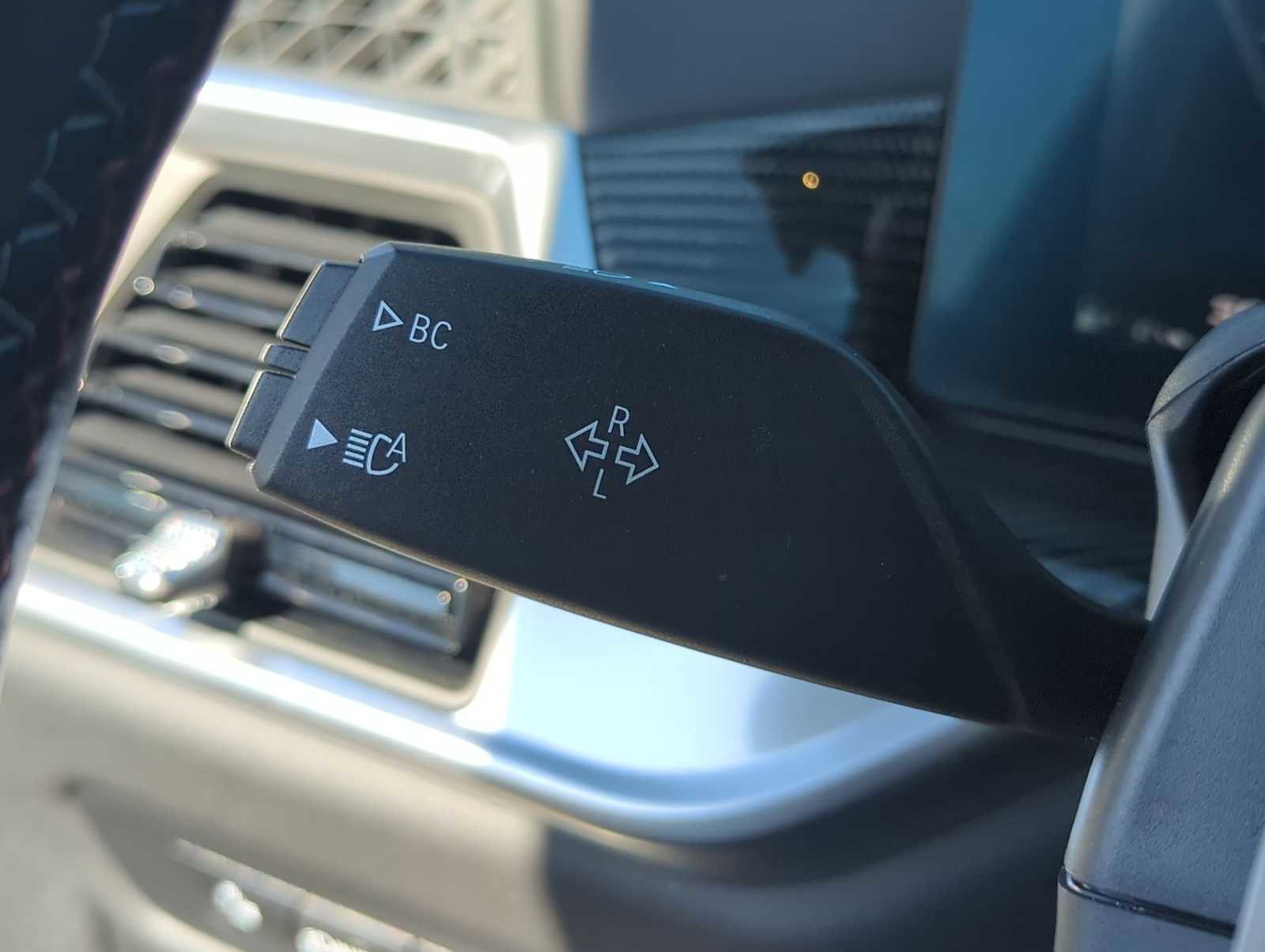 Used 2025 BMW X5 M60i w/ Climate Comfort Package image 27