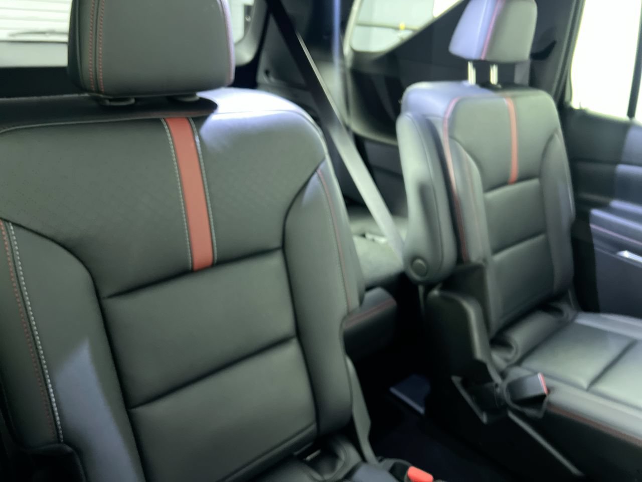 Used 2026 Chevrolet Traverse RS FWD image 22