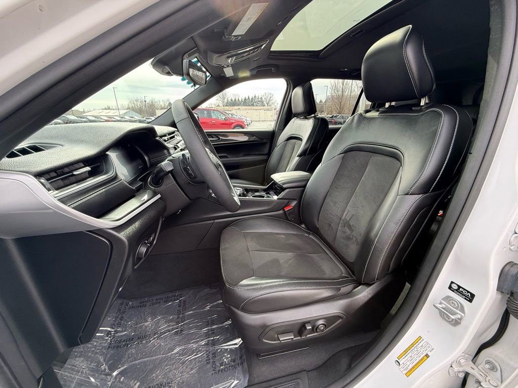 Certified 2023 Jeep Grand Cherokee Altitude AWD/4WD image 16