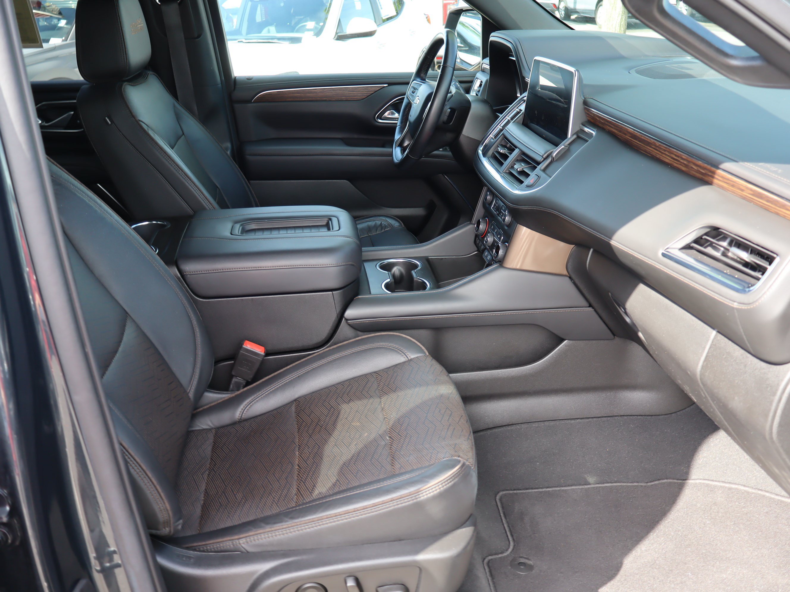 Used 2022 Chevrolet Tahoe High Country AWD/4WD image 41