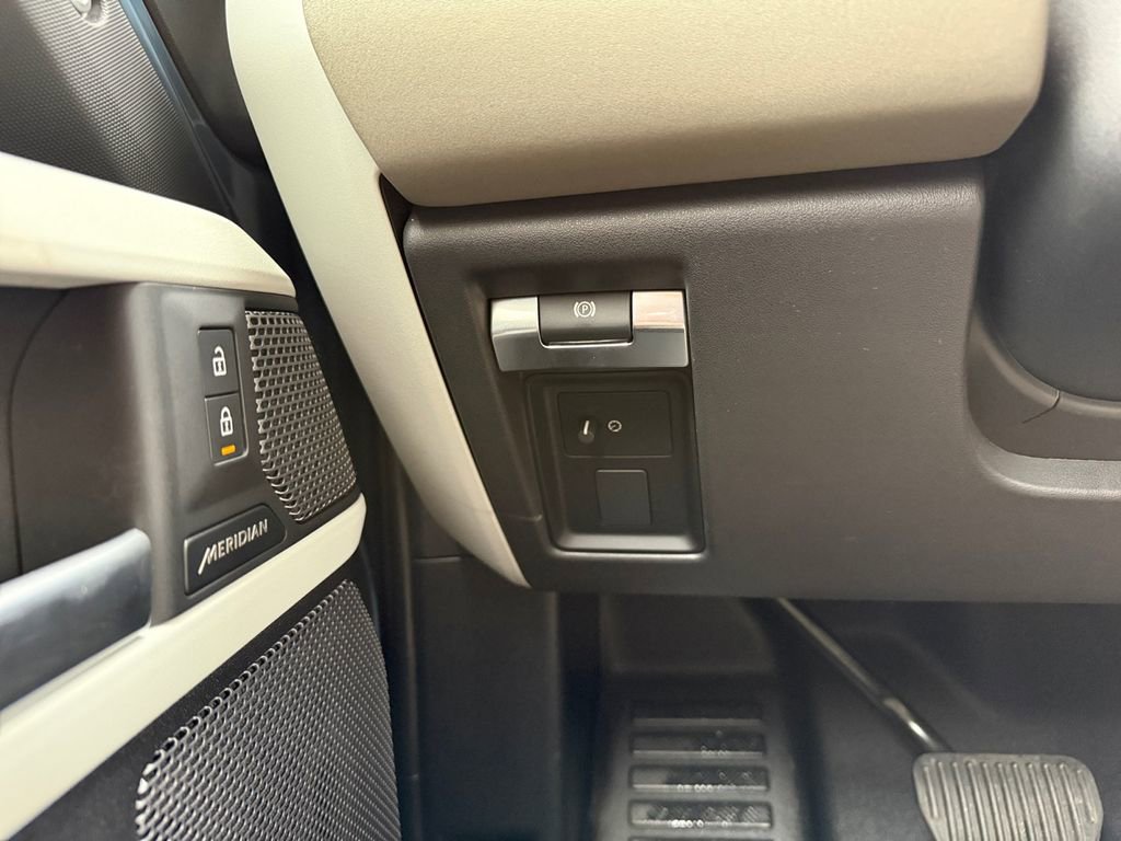 Used 2023 Land Rover Defender 110 S image 2