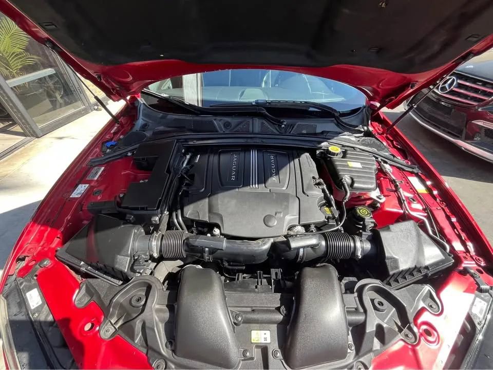 Used 2015 Jaguar XF Portfolio image 17