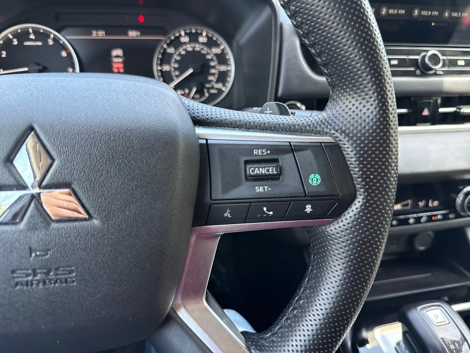 Used 2025 Mitsubishi Outlander AWD image 18