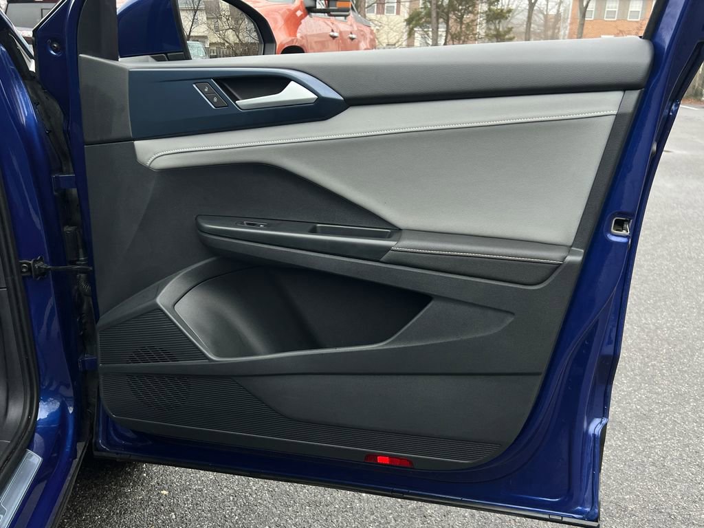 Used 2024 Volkswagen Taos SE image 9