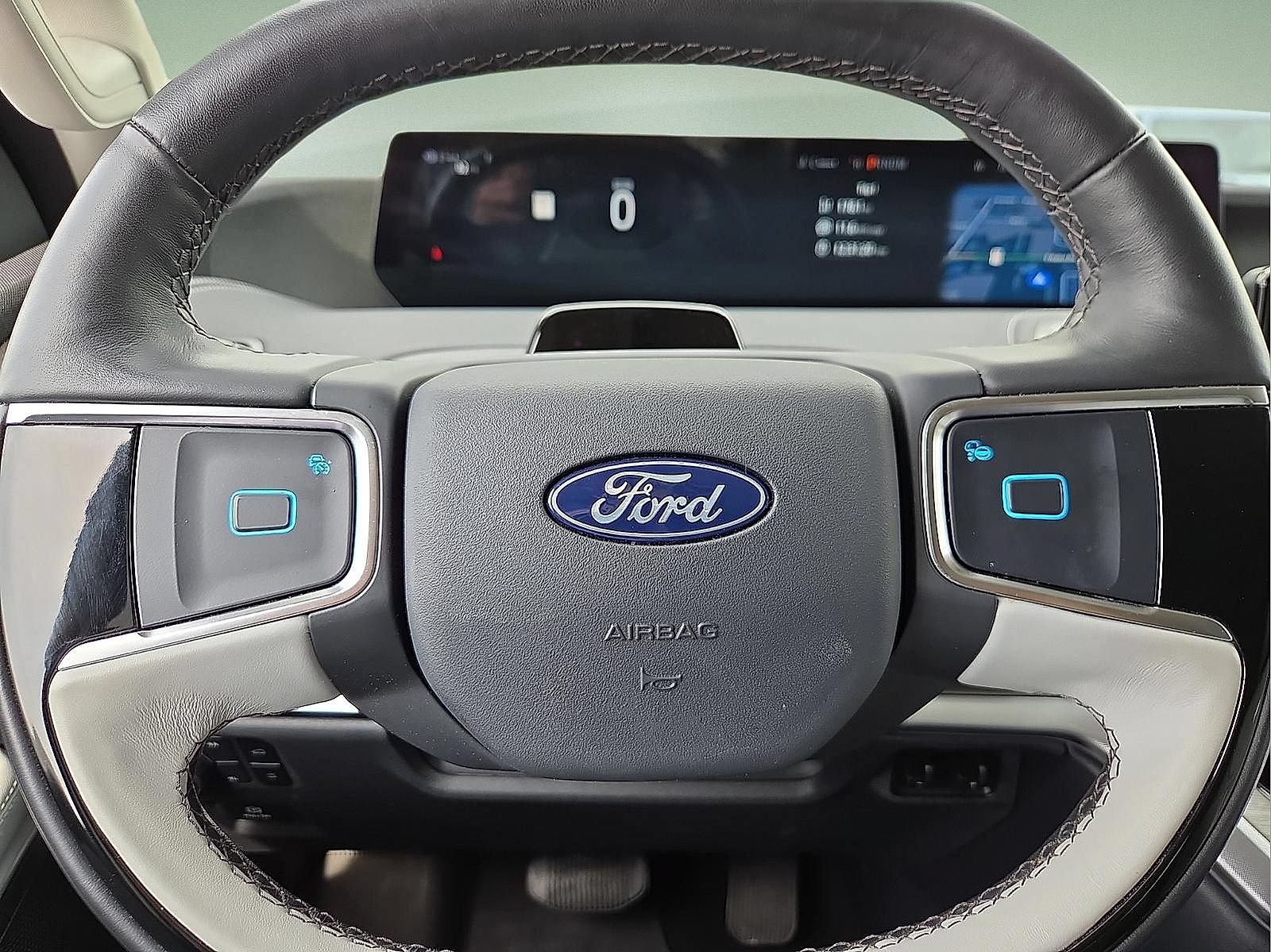 Used 2025 Ford Expedition Platinum w/ Driver's Package AWD/4WD image 24