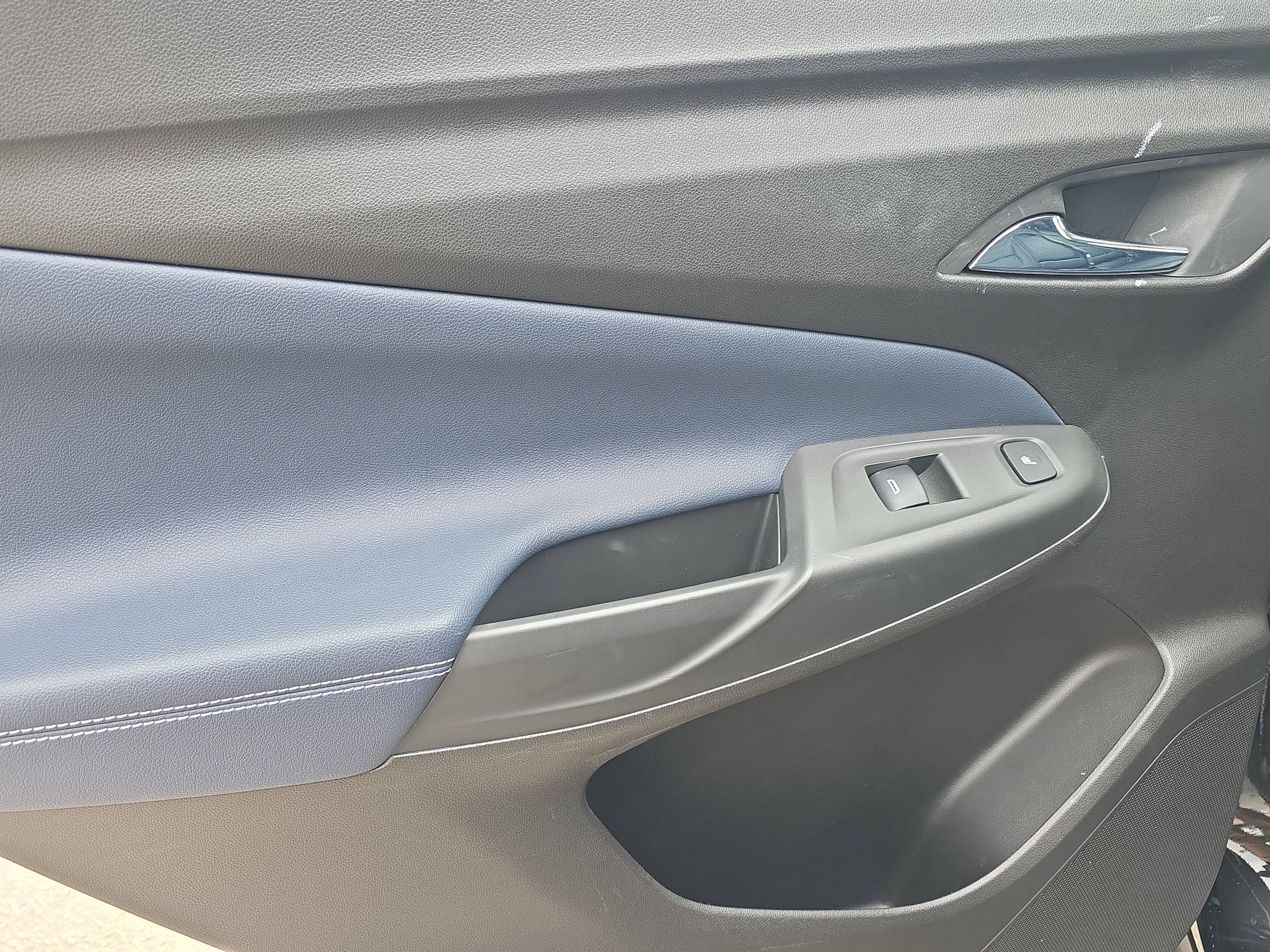 Used 2022 Chevrolet Bolt EUV Premier w/ Launch Edition FWD image 14