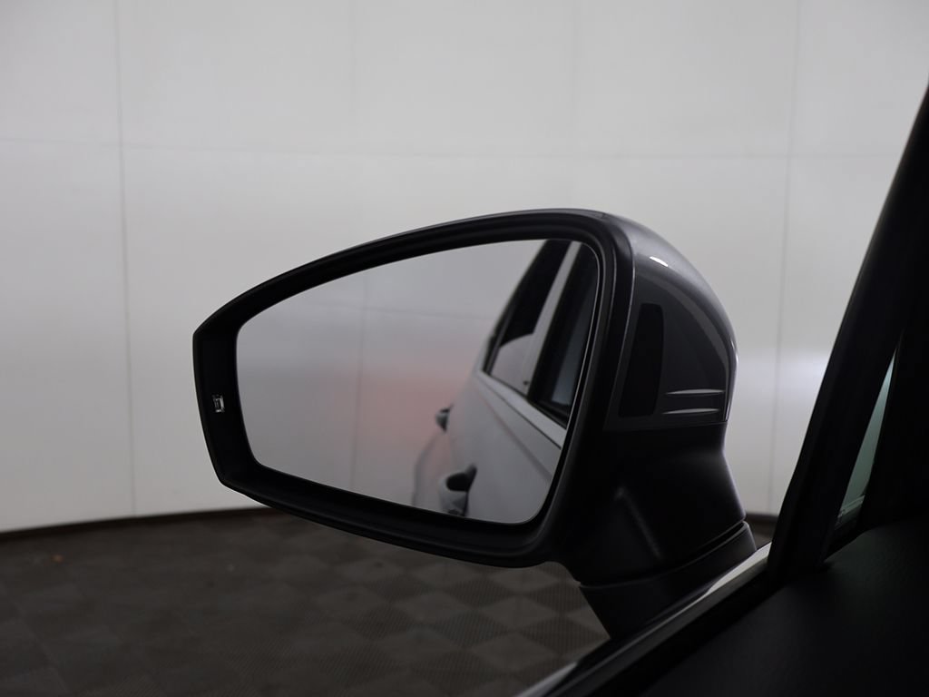 Used 2023 Volkswagen Tiguan SE FWD image 37