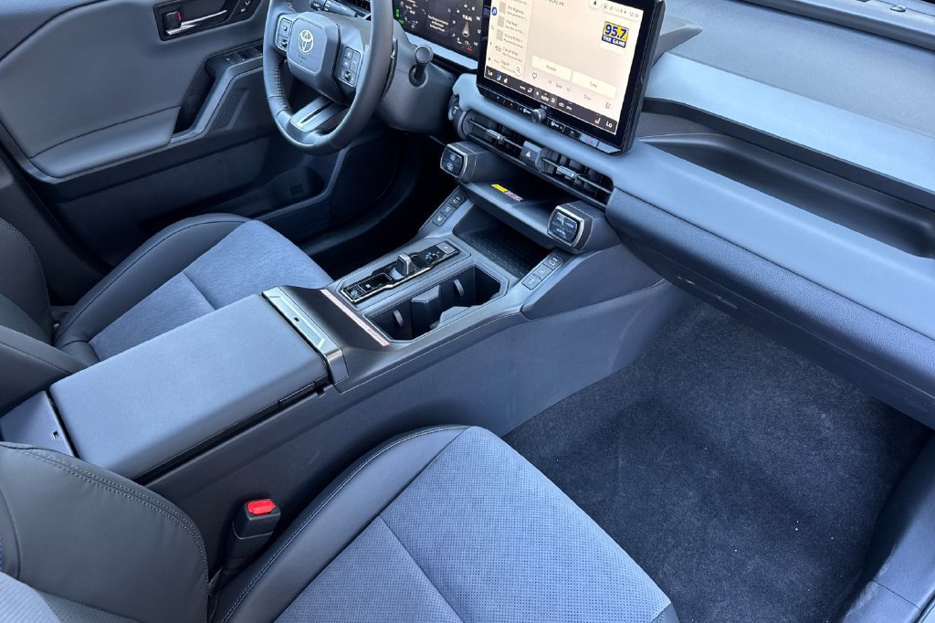 New 2026 Toyota RAV4 XSE w/ Panoramic Sun Roof Package AWD/4WD image 13