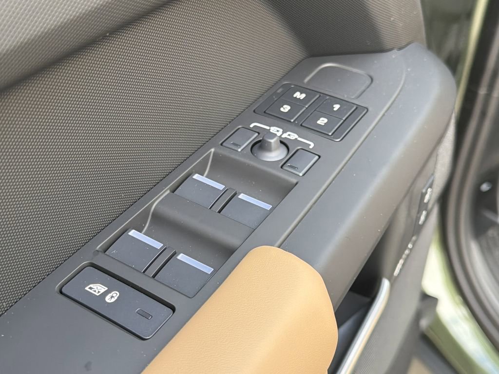 New 2026 Land Rover Defender 110 X-Dynamic SE image 21