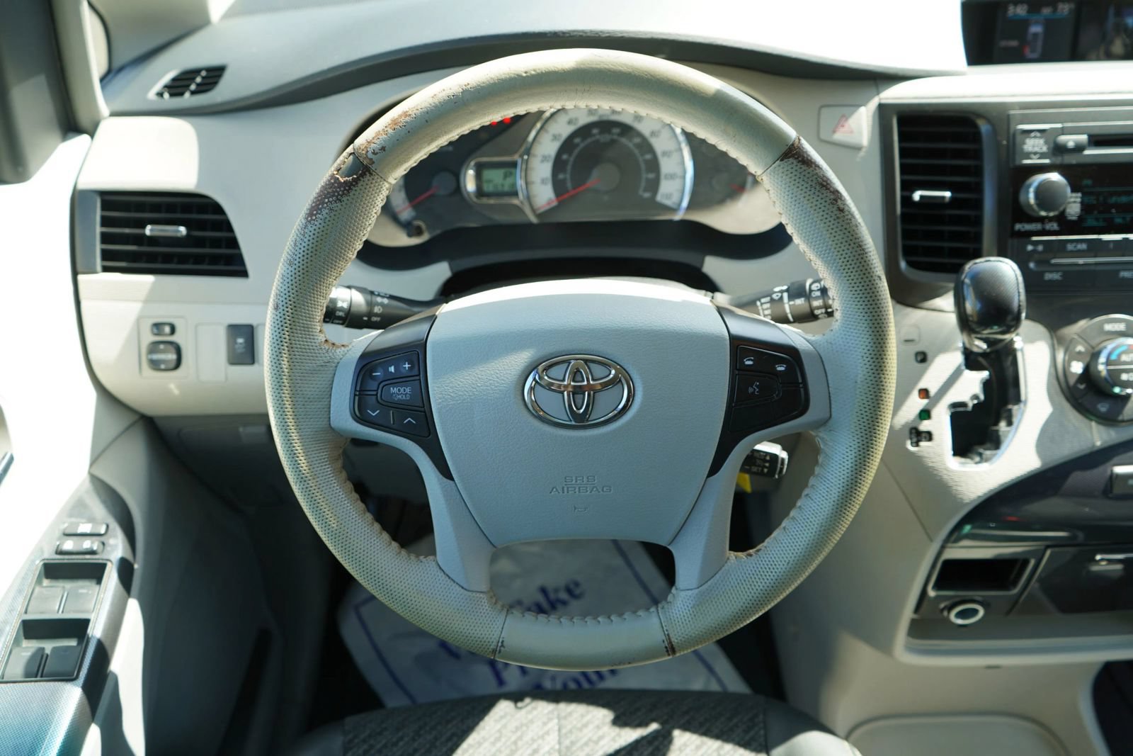 Used 2014 Toyota Sienna SE FWD image 18