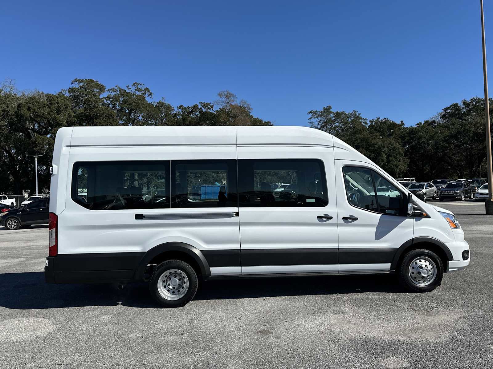 Used 2021 Ford Transit 350 XLT image 9