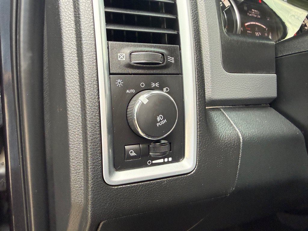 Used 2017 RAM 2500 SLT w/ Luxury Group AWD/4WD image 25