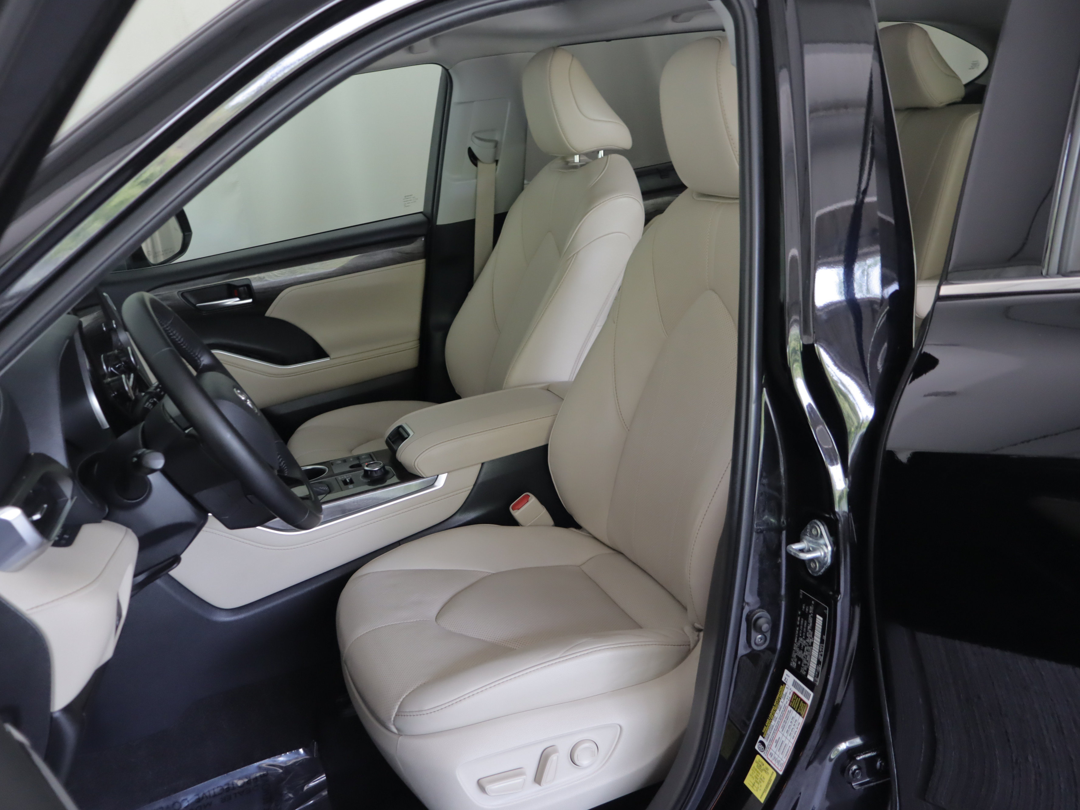 Used 2023 Toyota Highlander Limited AWD/4WD image 8