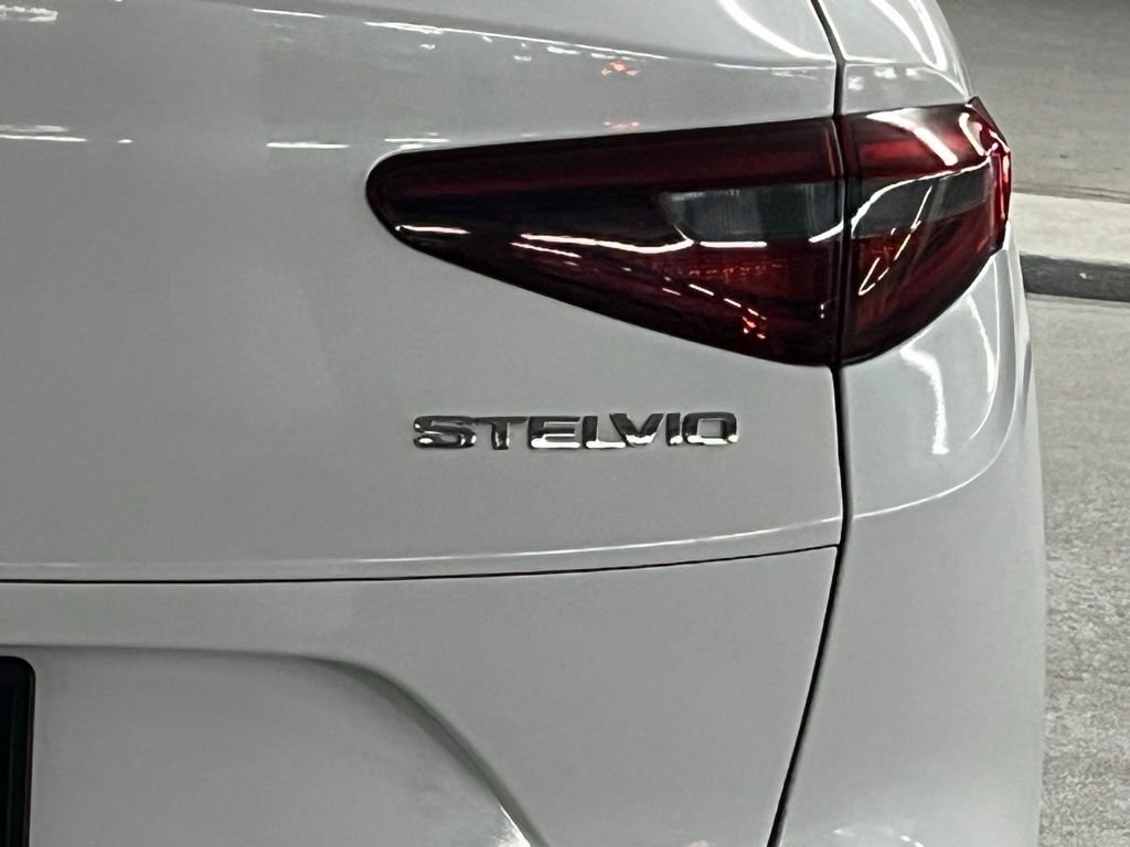 Used 2018 Alfa Romeo Stelvio Ti AWD/4WD image 35