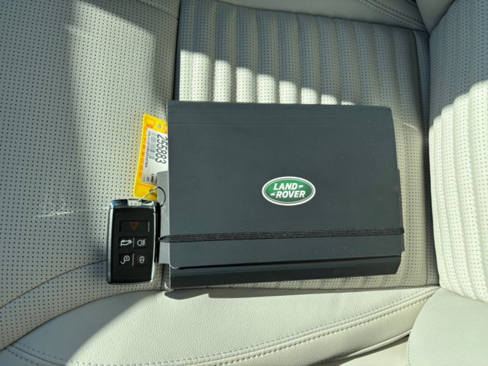 Certified 2025 Land Rover Discovery S AWD/4WD image 22