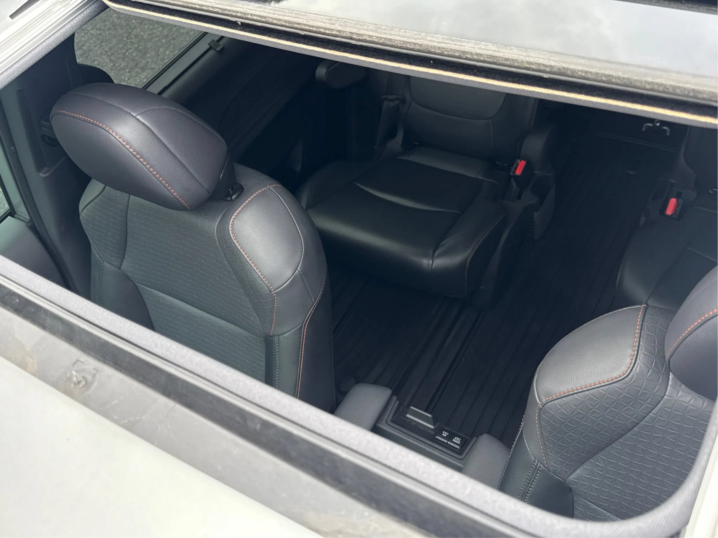 Used 2022 Toyota Sienna XSE FWD image 25