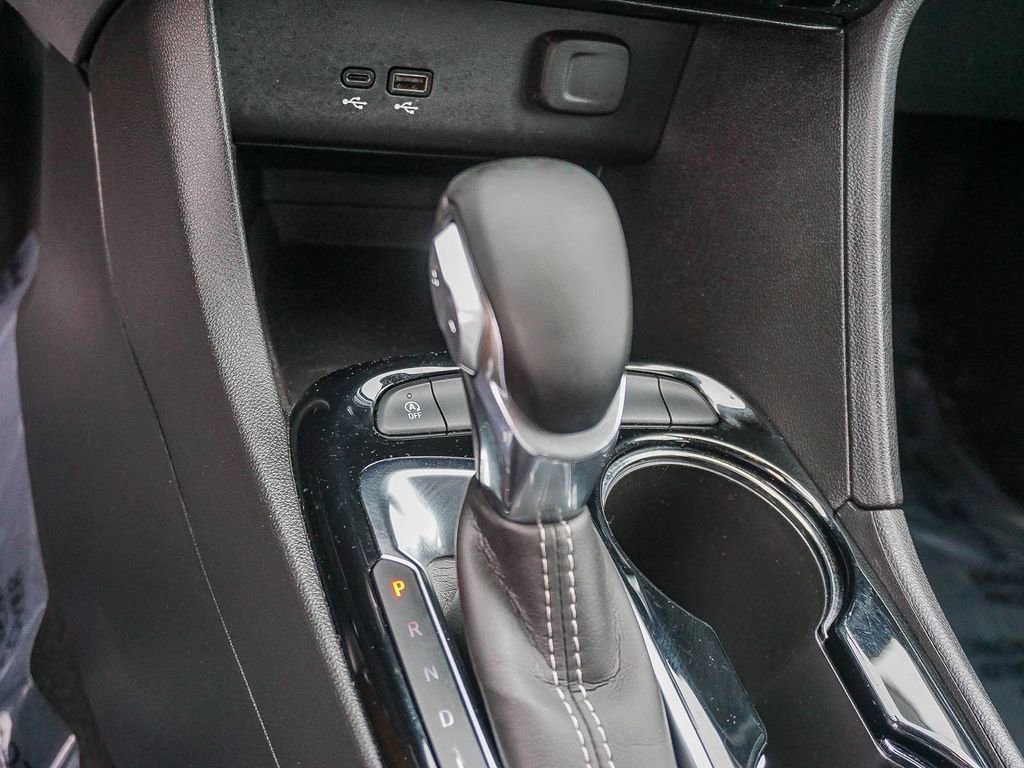 Used 2024 Buick Encore GX Sport Touring FWD image 22