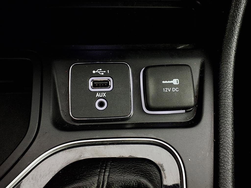 Used 2020 Jeep Cherokee Latitude Plus image 23