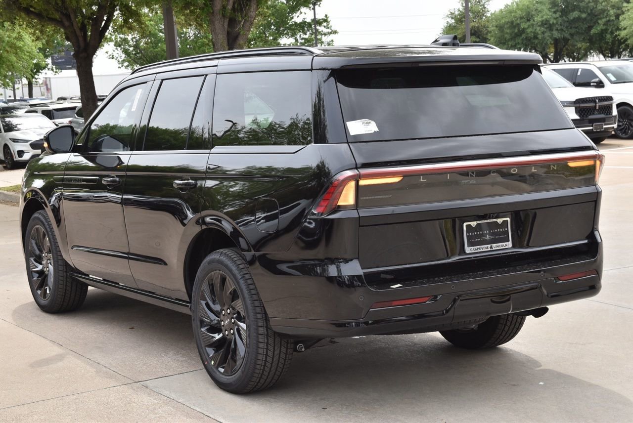 New 2026 Lincoln Navigator Reserve w/ Jet Appearance Package image 16
