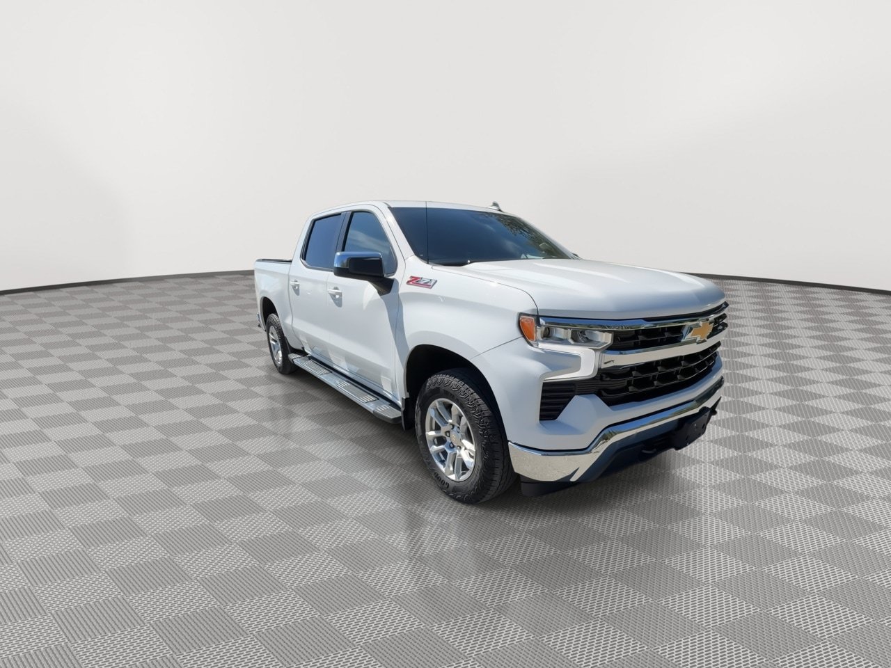 Used 2025 Chevrolet Silverado 1500 LT AWD/4WD image 2