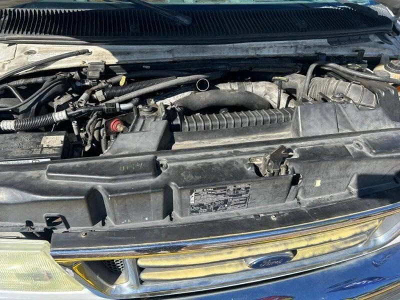 Used 2006 Ford E-350 and Econoline 350 Super Duty RWD image 30