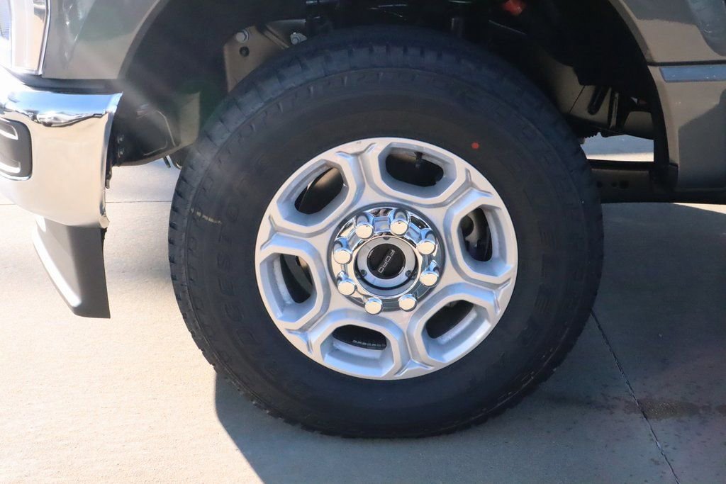 New 2026 Ford F250 XLT w/ FX4 Off-Road Package image 16