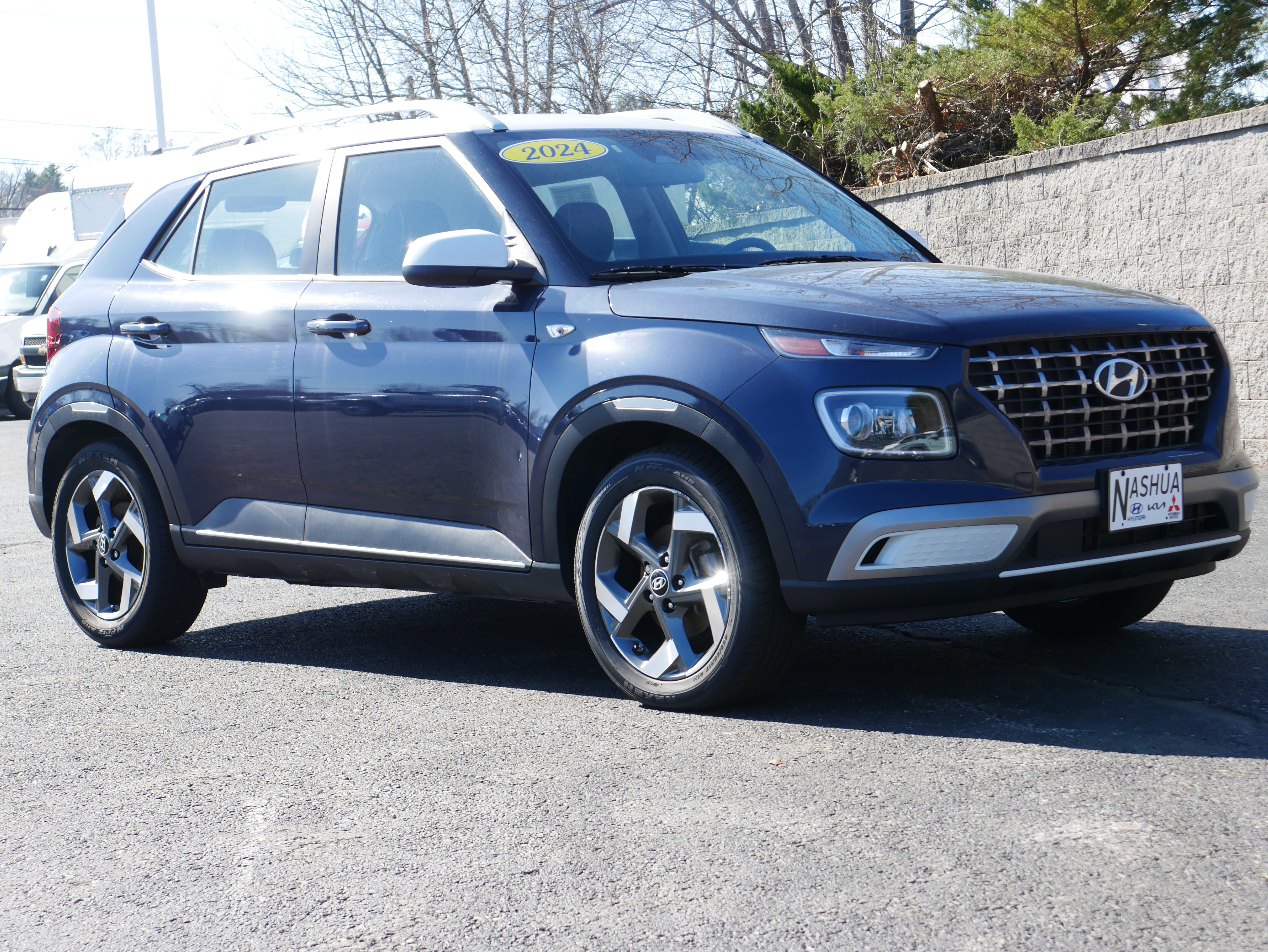 Used 2024 Hyundai Venue Limited FWD image 9