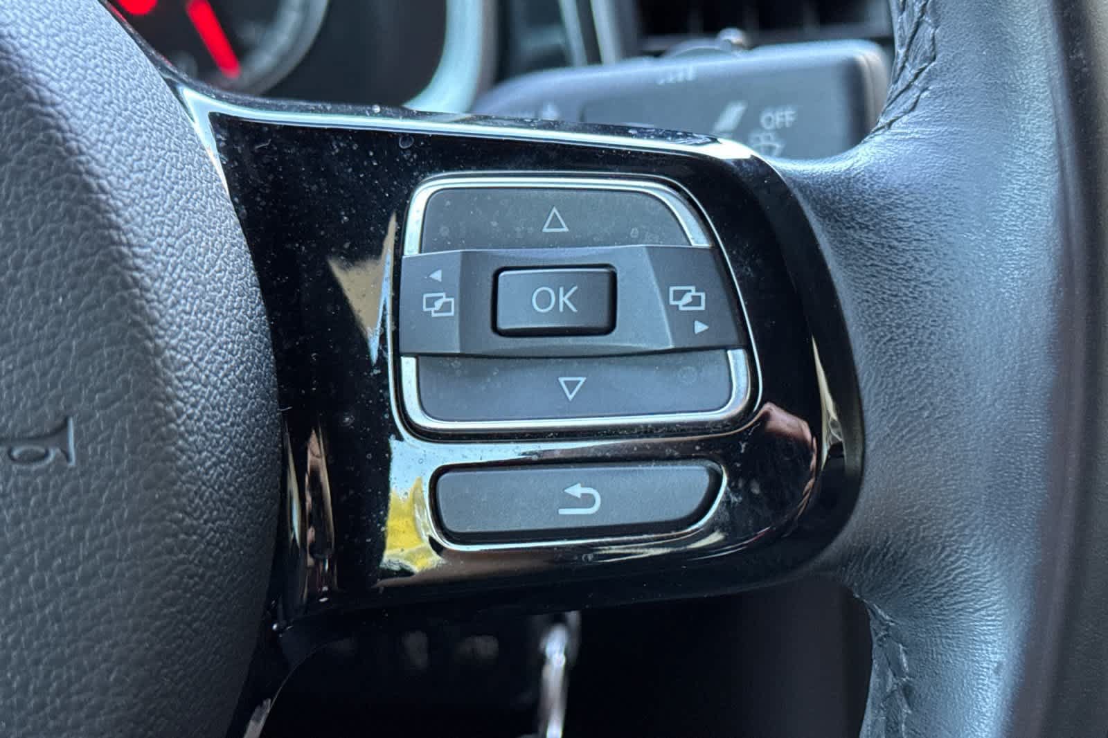 Used 2014 Volkswagen Beetle R-Line FWD image 23