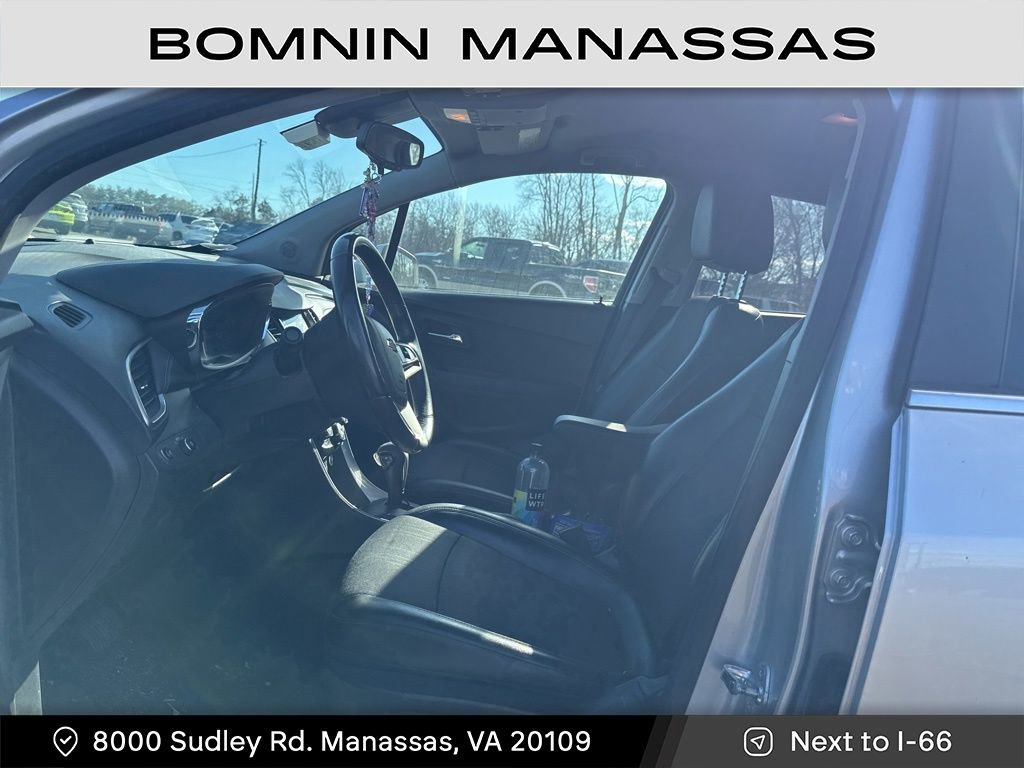Used 2020 Chevrolet Trax LT w/ LT Convenience Package image 5