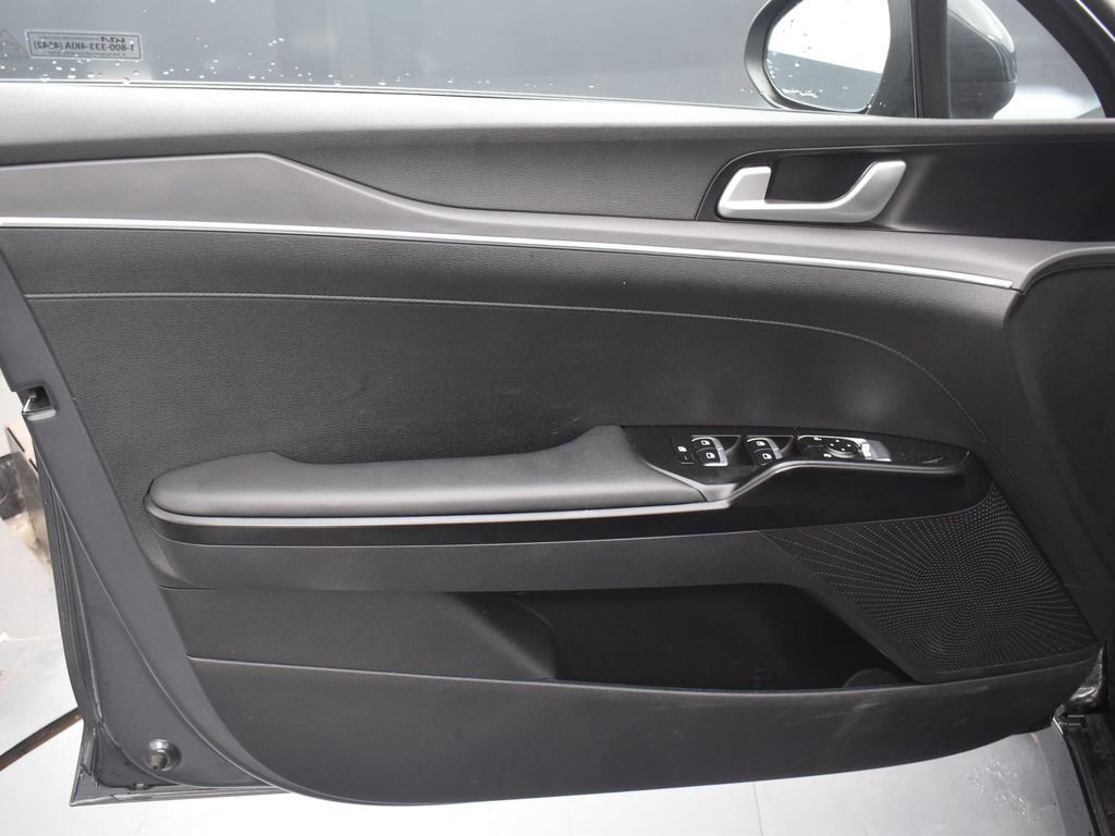 Used 2023 Kia K5 LXS image 9