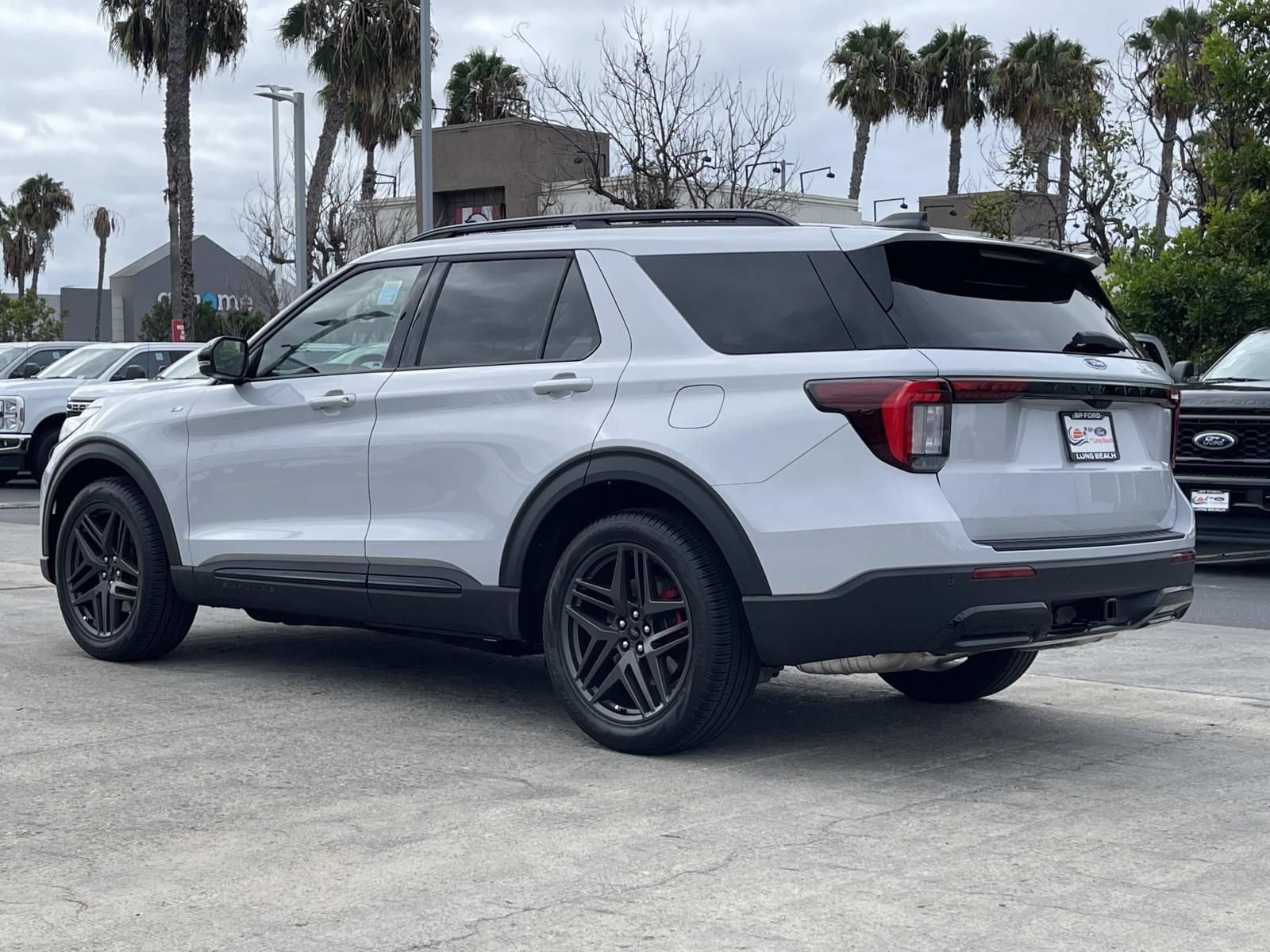 New 2026 Ford Explorer ST-Line w/ ST-Line Street Pack RWD image 4