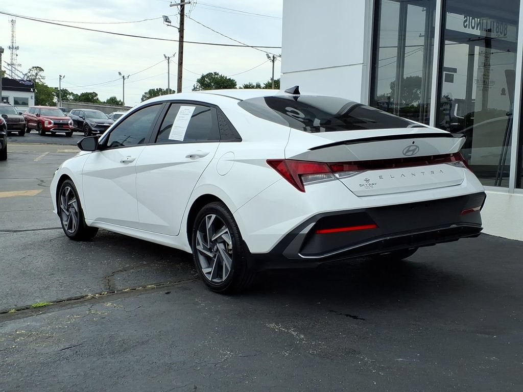 Used 2025 Hyundai Elantra Sport FWD image 6