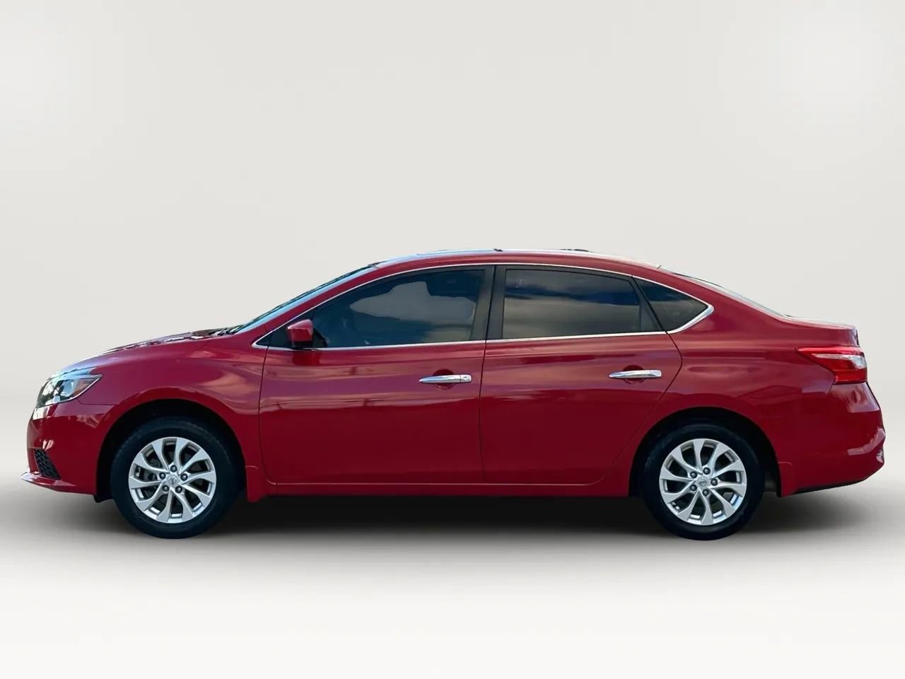 Used 2018 Nissan Sentra SV w/ Premium Package (P01) image 2