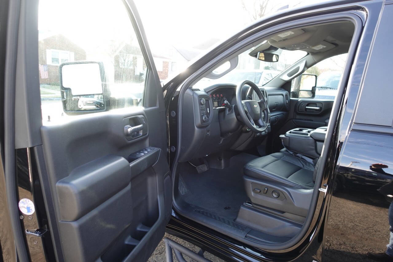 Used 2025 Chevrolet Silverado 2500 Custom w/ Custom Value Package image 11