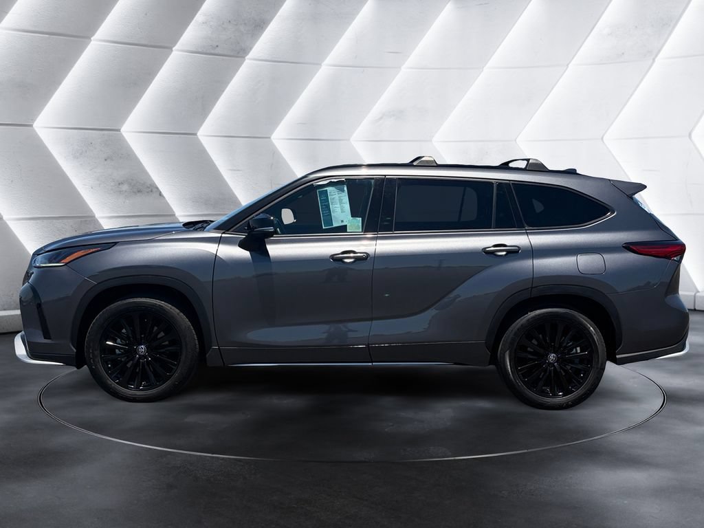 Used 2023 Toyota Highlander XSE FWD image 2