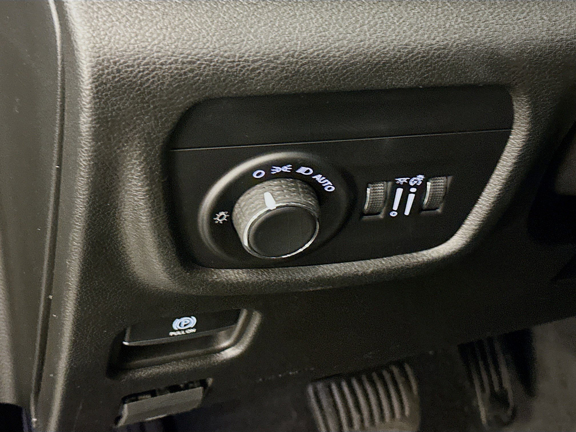 Used 2023 Jeep Grand Cherokee L Laredo image 17