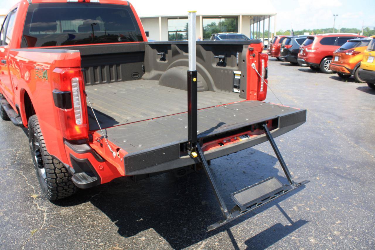 Used 2023 Ford F250 XL w/ STX Appearance Package AWD/4WD image 10
