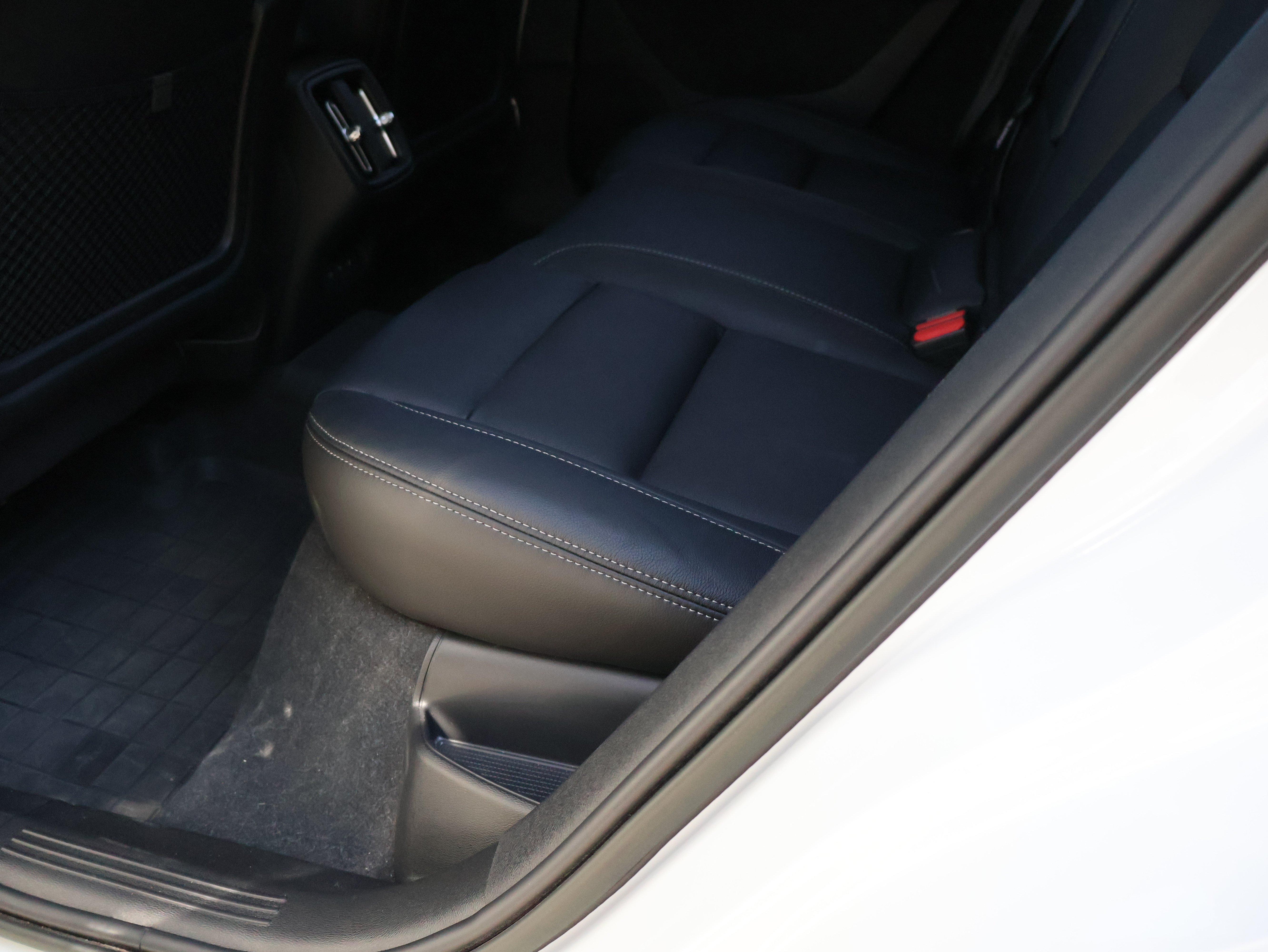 Used 2024 Volvo XC40 B5 Plus w/ Protection Package Premier AWD/4WD image 21