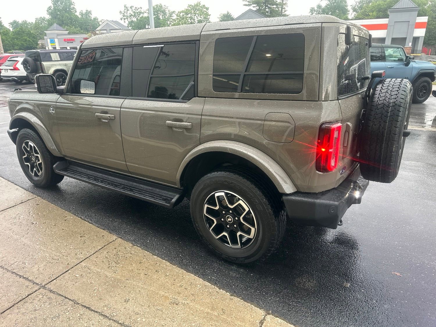 Used 2025 Ford Bronco Outer Banks AWD/4WD image 6