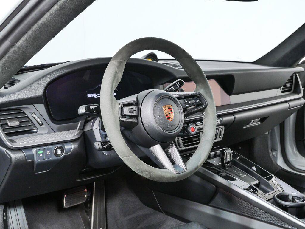 Certified 2025 Porsche 911 Carrera RWD image 4