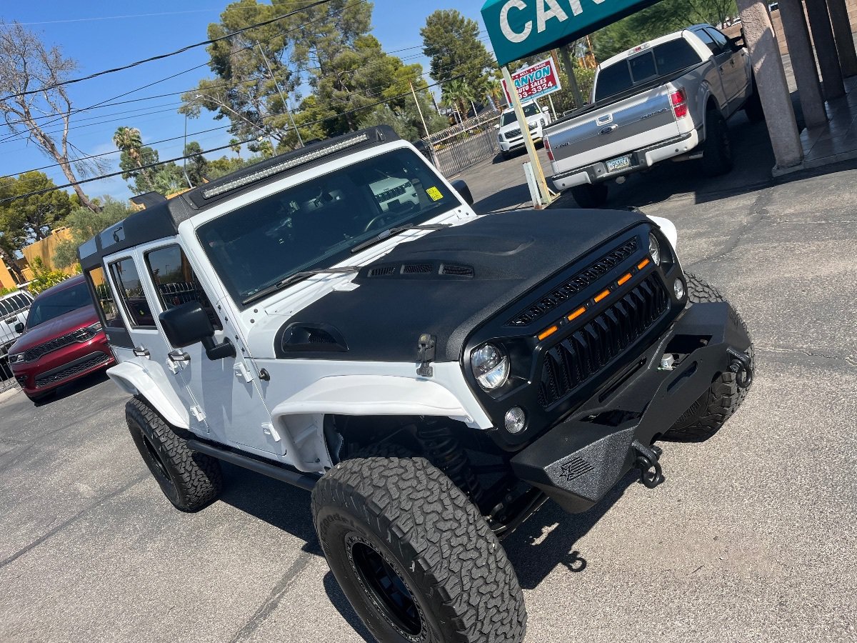 Used 2018 Jeep Wrangler Unlimited Rubicon w/ Connectivity Group AWD/4WD image 45