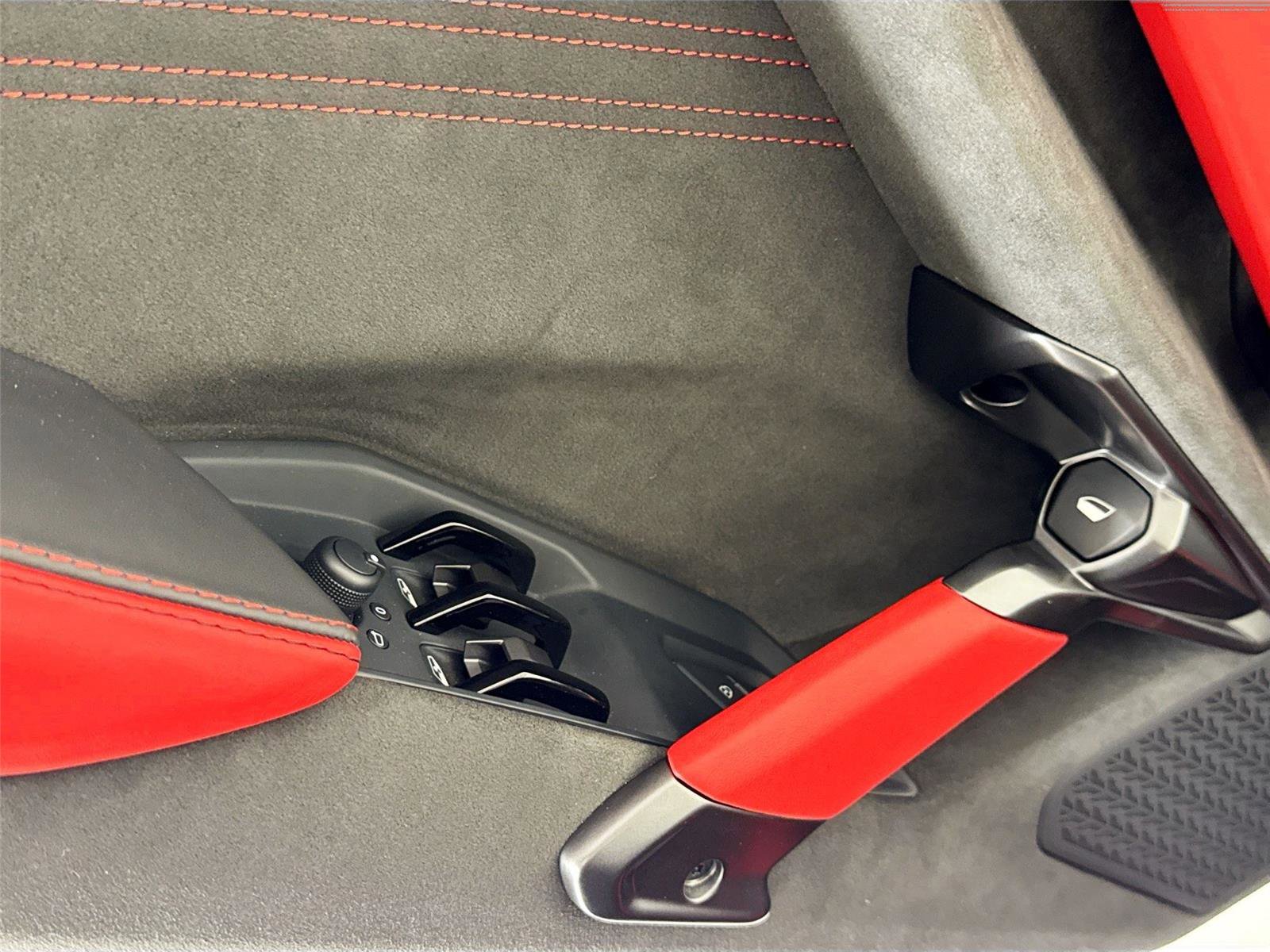 Used 2025 Lamborghini Revuelto image 13