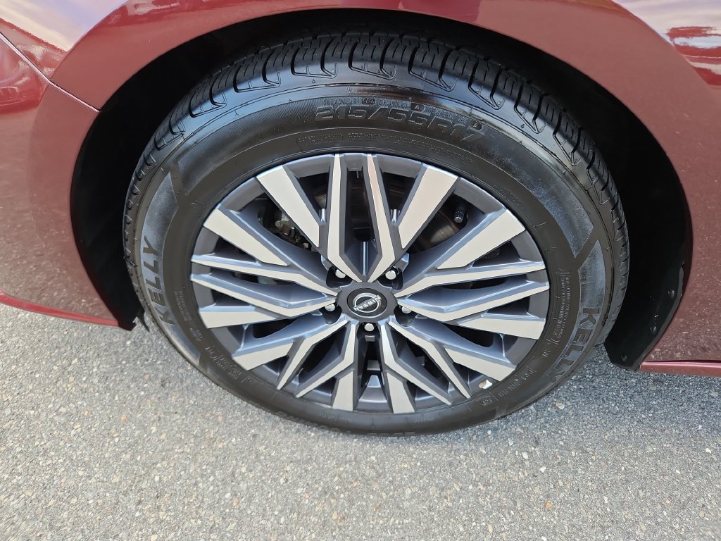 Used 2025 Nissan Altima 2.5 SV FWD image 30