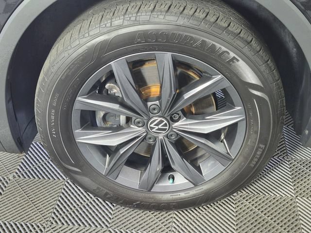 Used 2023 Volkswagen Tiguan SE FWD image 9