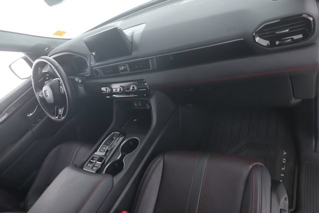 Used 2025 Honda Pilot Black Edition image 33