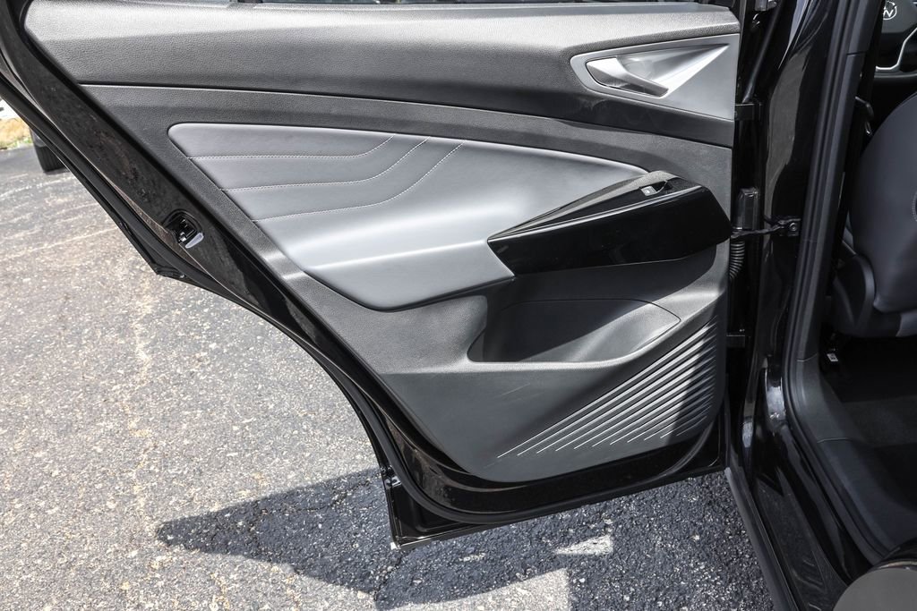 Used 2023 Volkswagen ID.4 Pro S Plus image 30