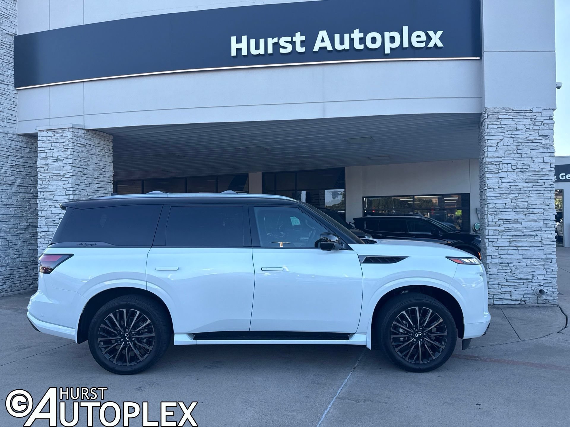 Used 2025 INFINITI QX80 Autograph w/ Autograph Exterior Package AWD/4WD video 1
