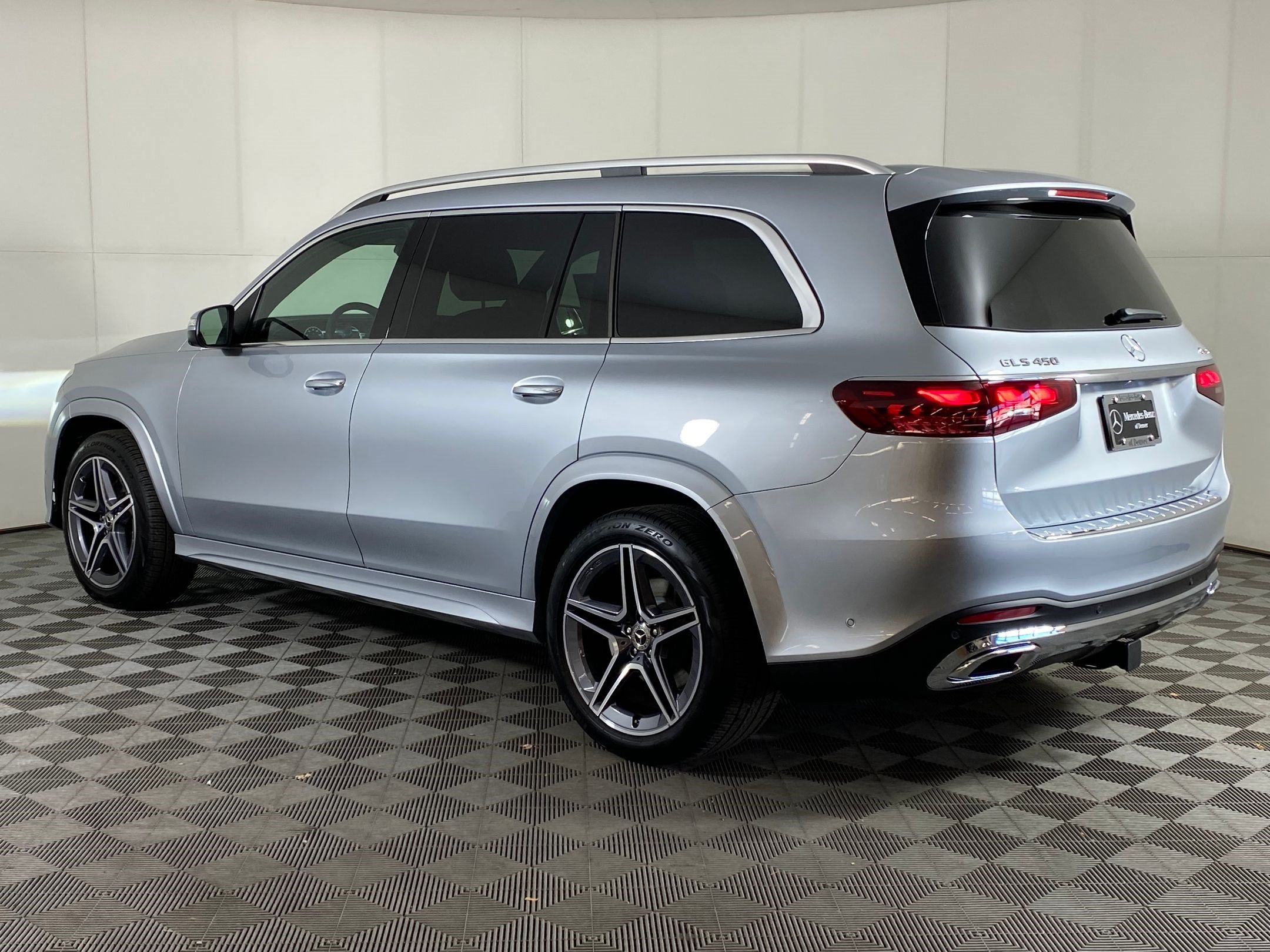 Certified 2025 Mercedes-Benz GLS 450 4MATIC image 3