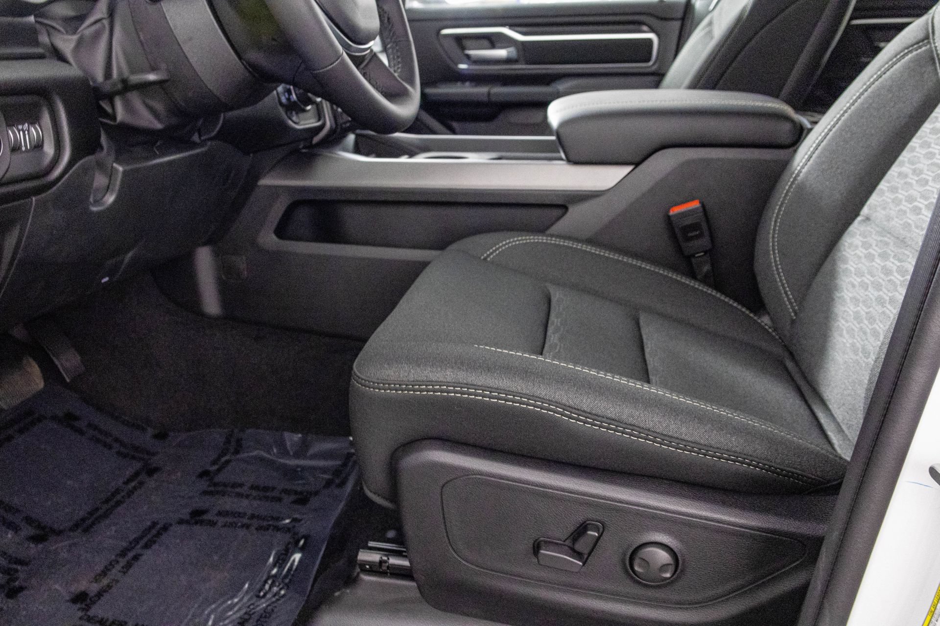New 2026 RAM 1500 Big Horn AWD/4WD image 30