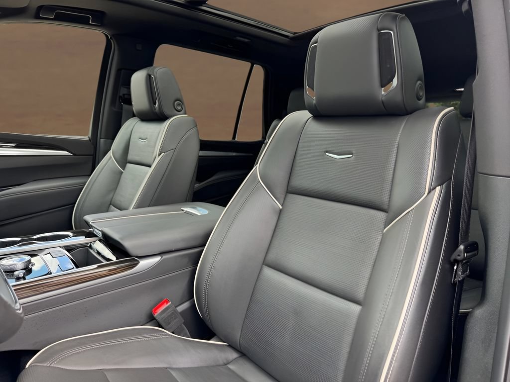 Certified 2025 Cadillac Escalade Premium Luxury AWD/4WD image 11
